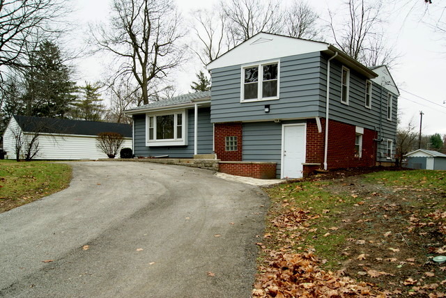 1818 Hillcrest Road Joliet, IL 60433 - Photo 2 of 24