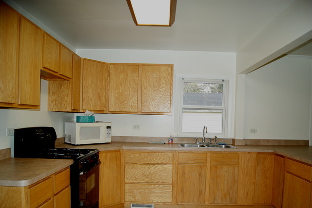 1818 Hillcrest Road Joliet, IL 60433 - Photo 6 of 24