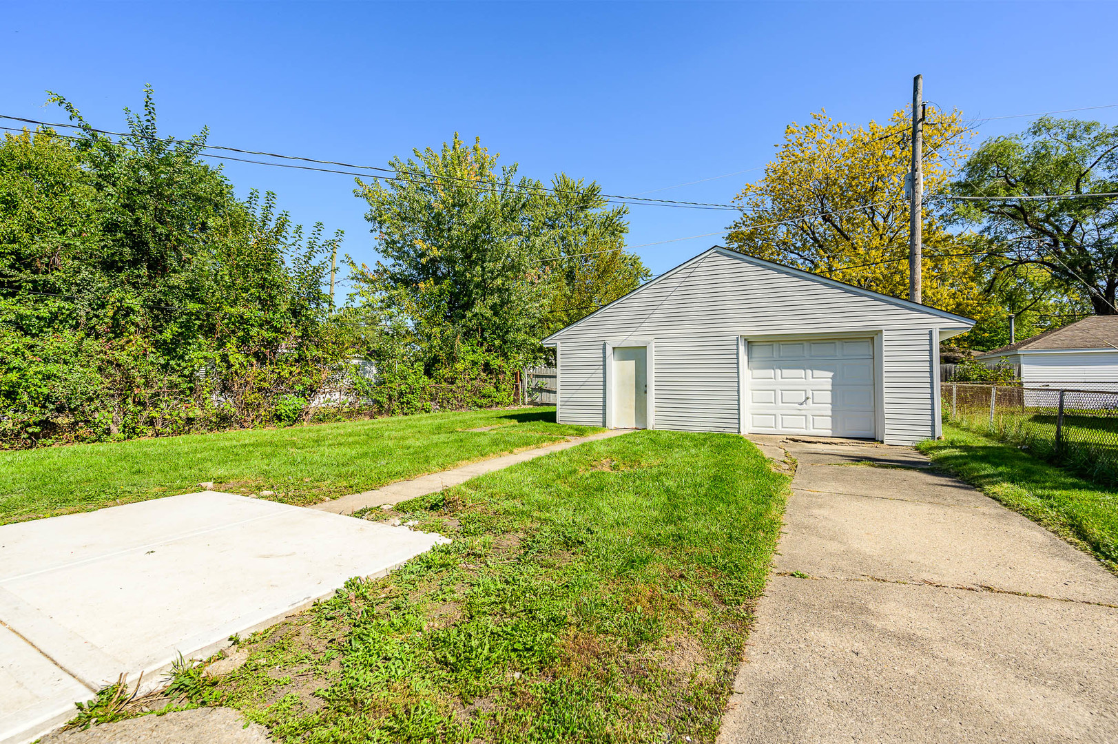 17153 Ridgewood Avenue Lansing, IL 60438 - Photo 2 of 12 Gallery Image 2