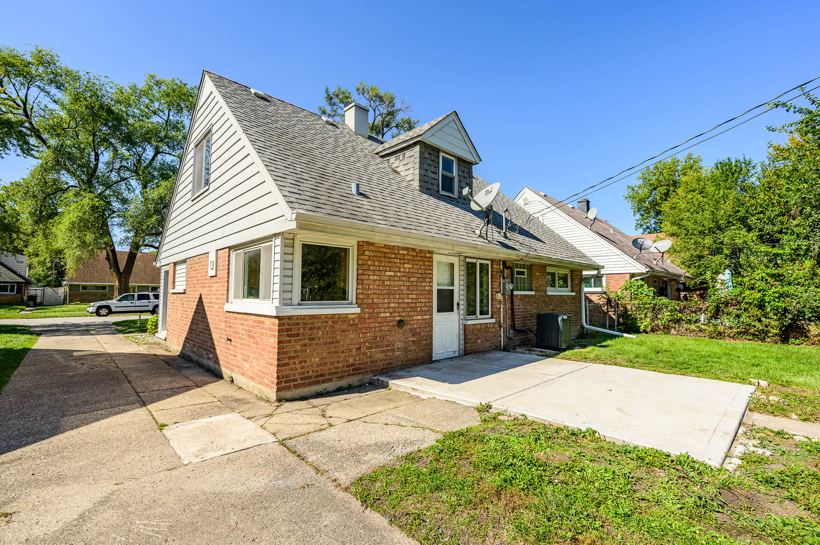 17153 Ridgewood Avenue Lansing, IL 60438 - Photo 3 of 12 Gallery Image 3