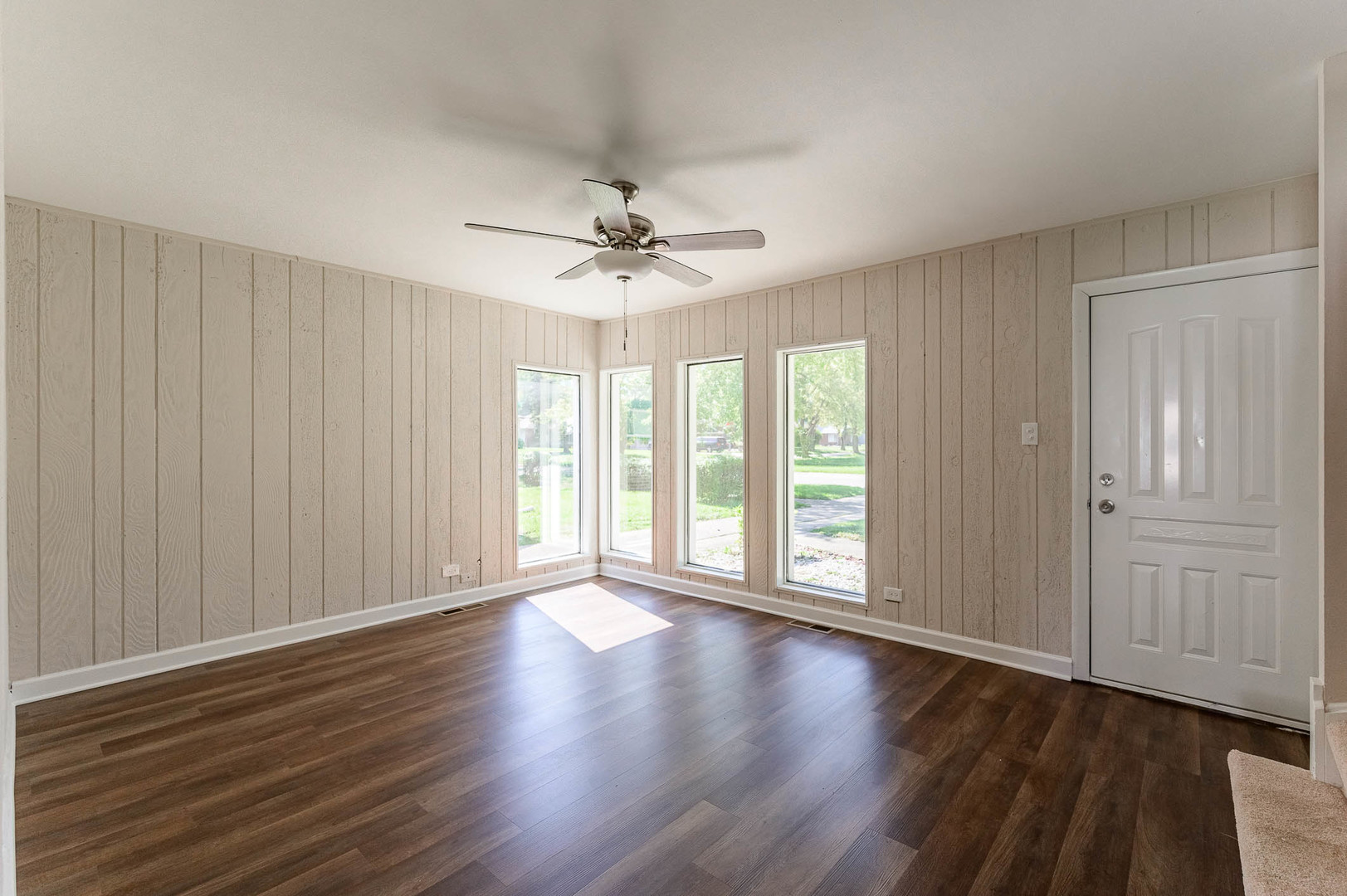17153 Ridgewood Avenue Lansing, IL 60438 - Photo 4 of 12 Gallery Image 4