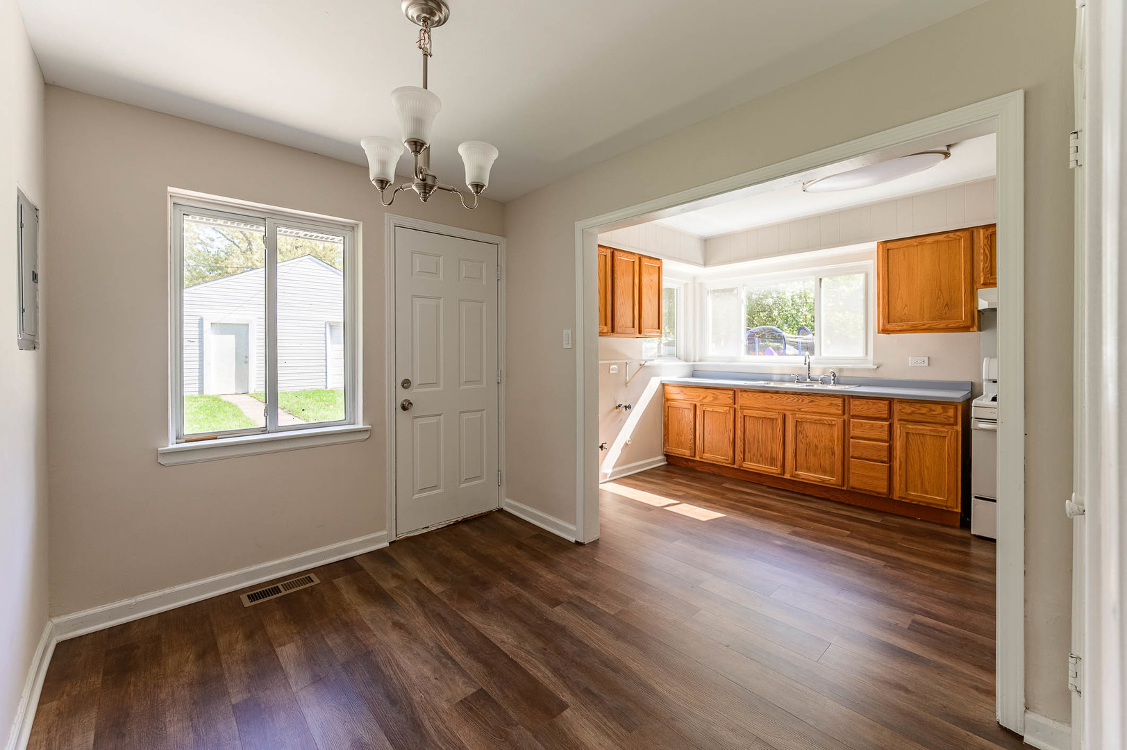 17153 Ridgewood Avenue Lansing, IL 60438 - Photo 5 of 12 Gallery Image 5