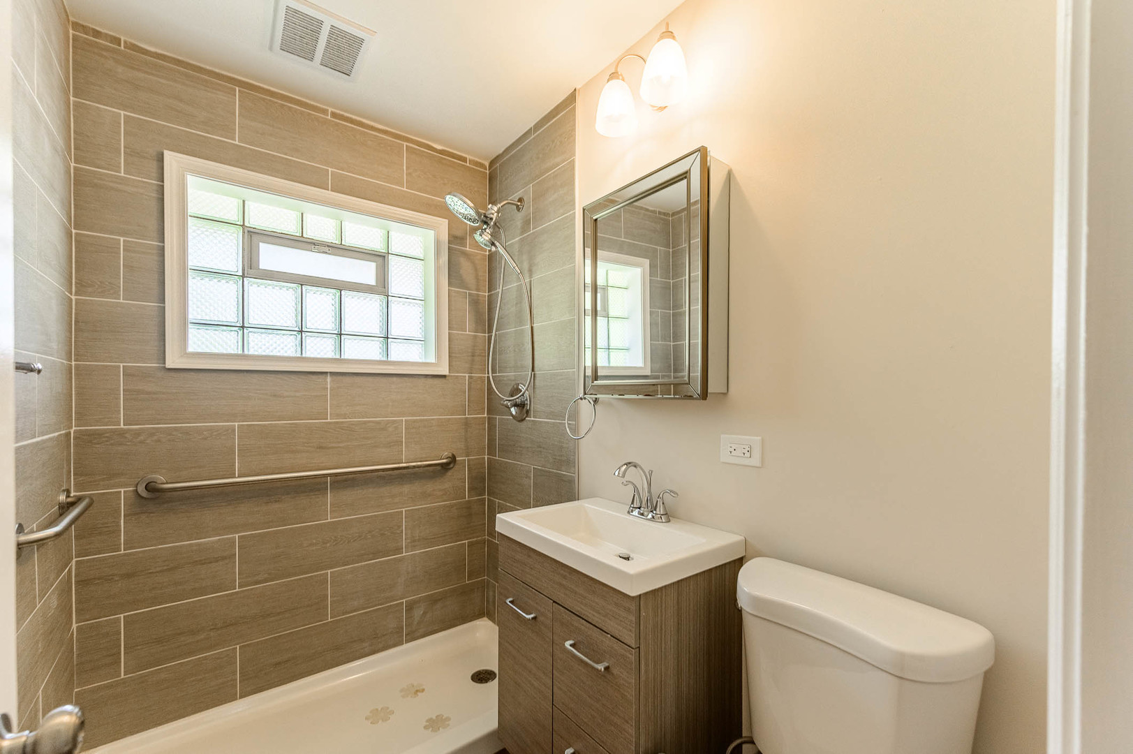 17153 Ridgewood Avenue Lansing, IL 60438 - Photo 7 of 12 Gallery Image 7