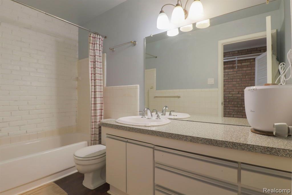 2230 West 14 Mile Road, Unit 26 Royal Oak, MI 48073 - Photo 18 of 23