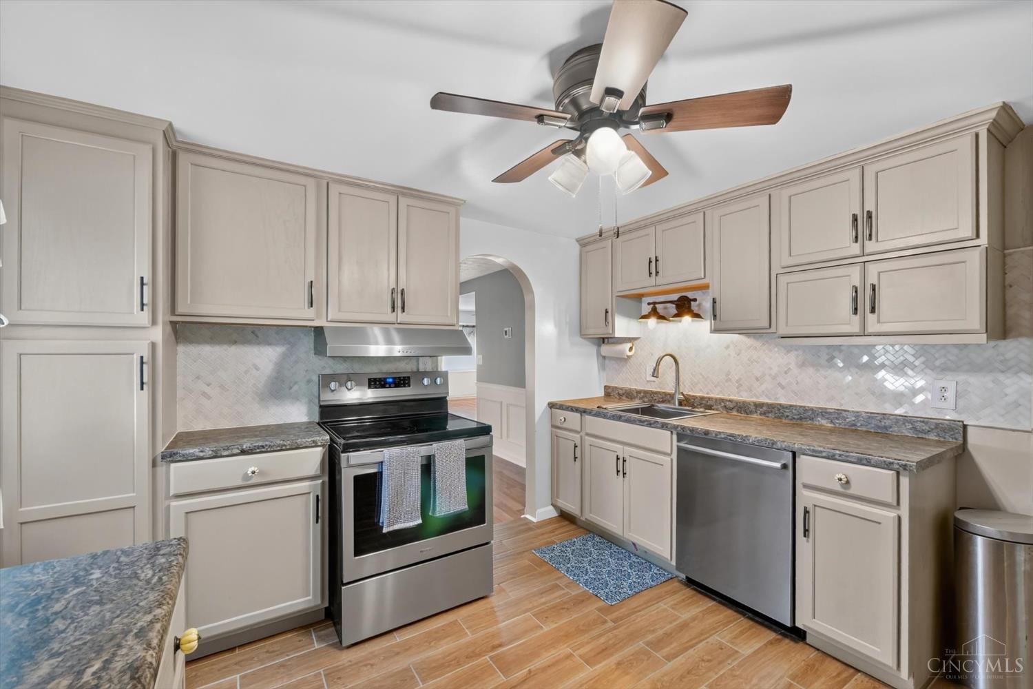 3223 Struble Road Cincinnati, OH 45251 - Photo 13 of 42