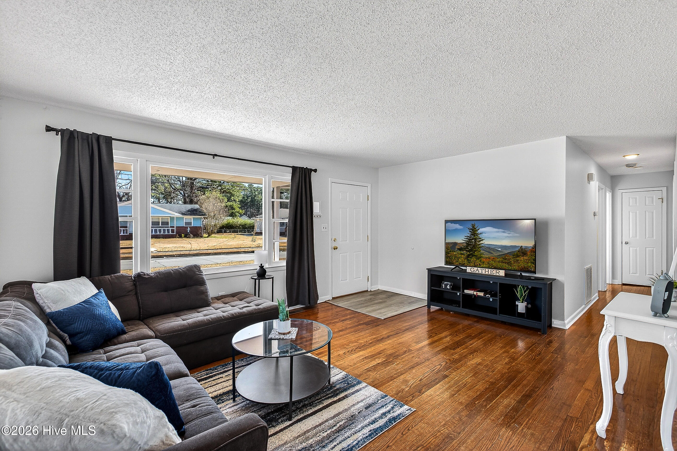 209 Cardinal Road Jacksonville, NC 28546 - Photo 7 of 26 Living Room