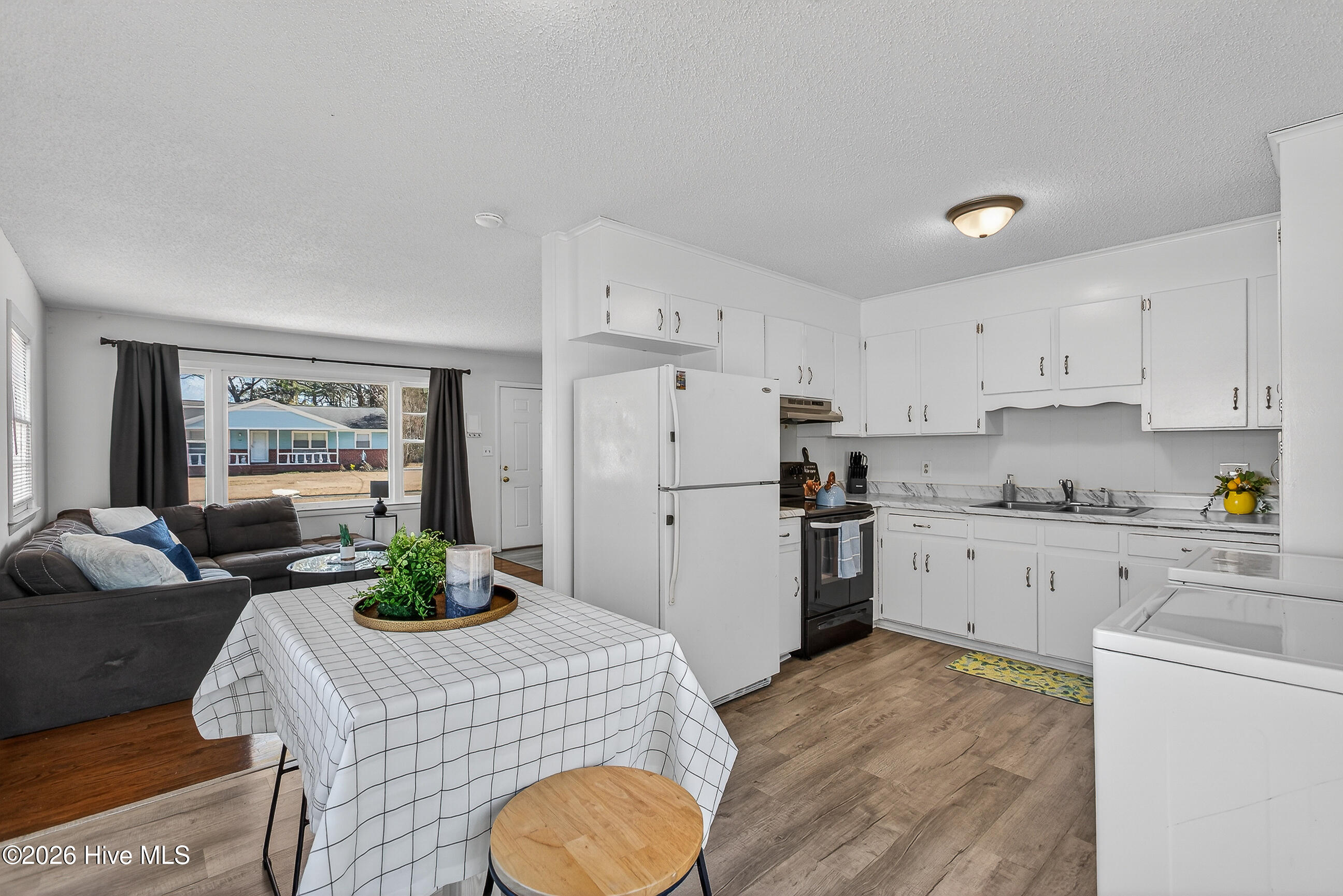 209 Cardinal Road Jacksonville, NC 28546 - Photo 8 of 26 Kitchen/Dining