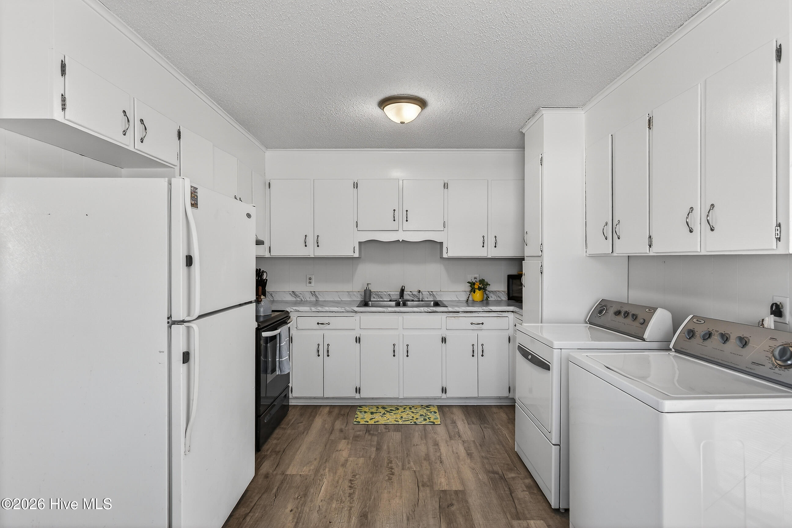 209 Cardinal Road Jacksonville, NC 28546 - Photo 9 of 26 Kitchen/Laundry