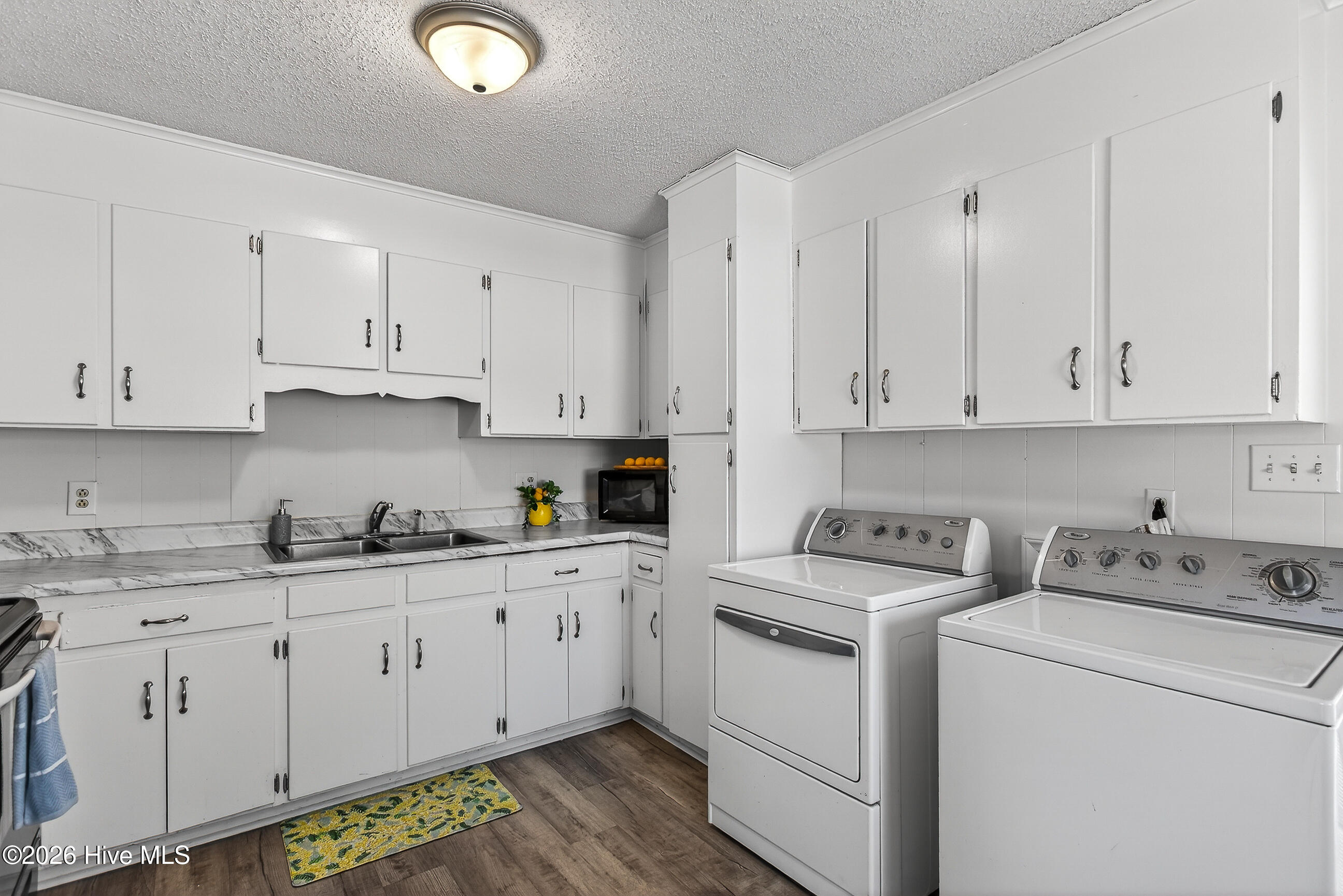 209 Cardinal Road Jacksonville, NC 28546 - Photo 10 of 26 Kitchen/Laundry