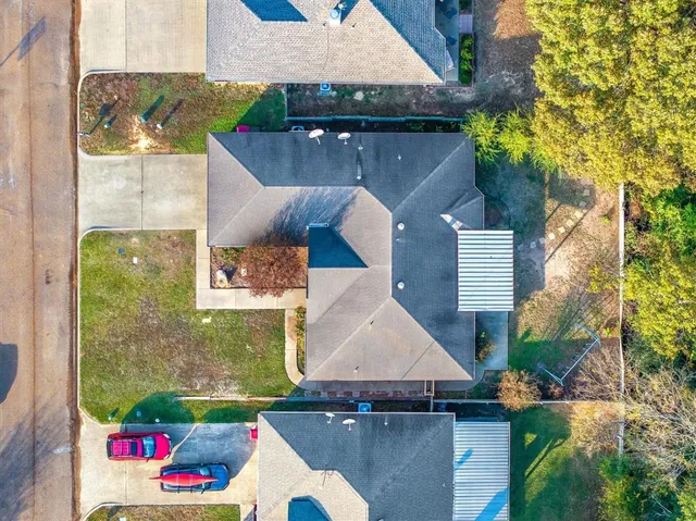 a view of yard from terrace