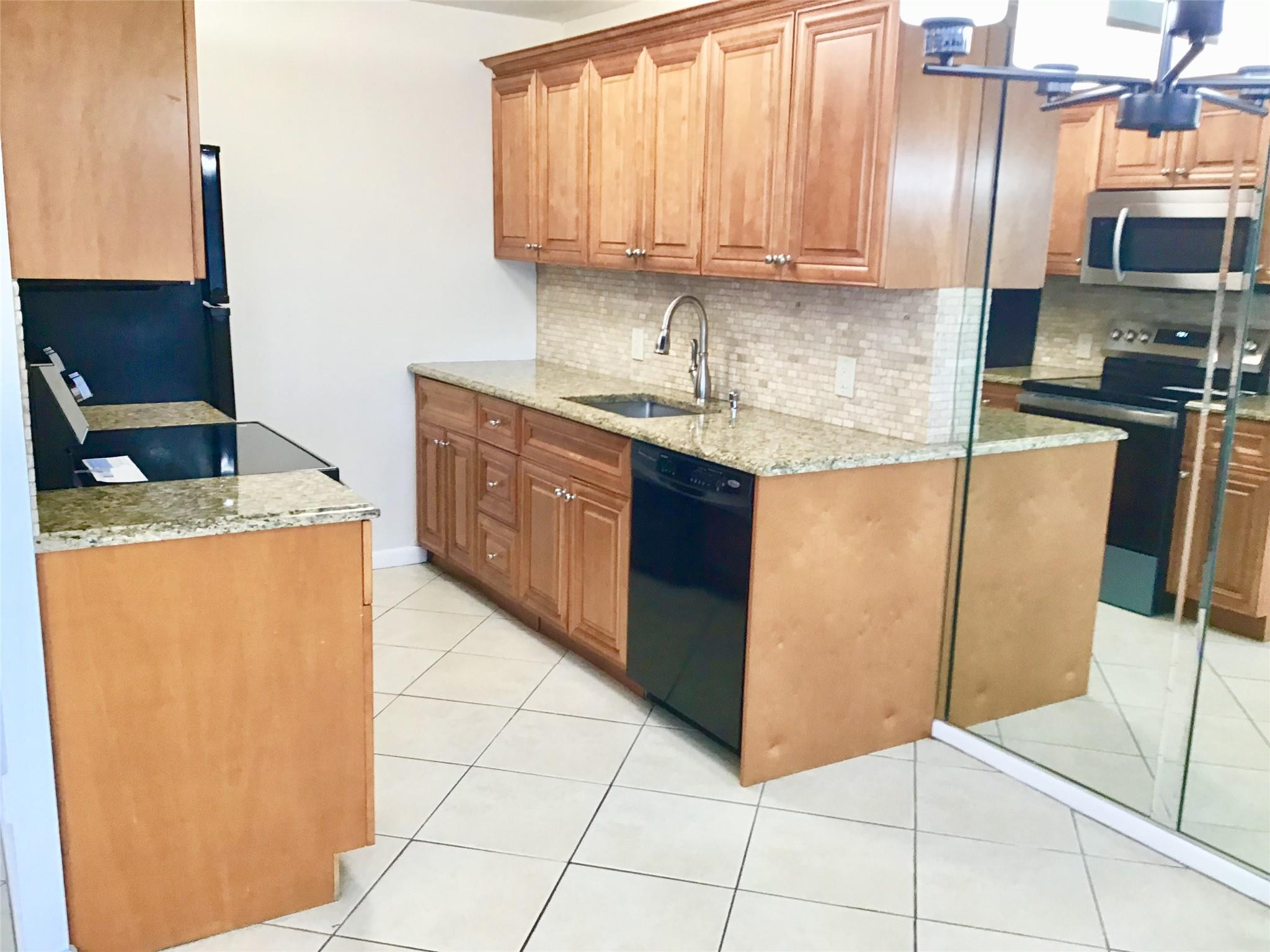 2035 Exeter, Unit 2035 Boca Raton, FL 33434 - Photo 5 of 34 Photo 5