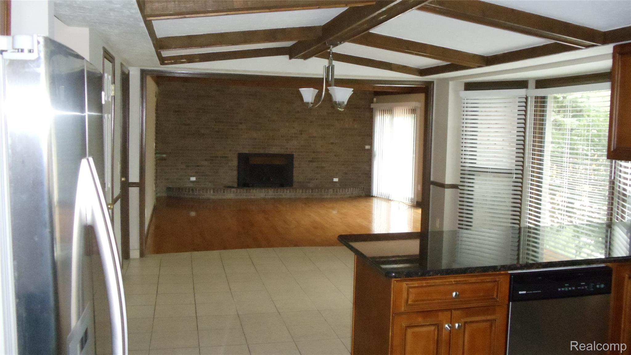 396 Shellbourne Drive Rochester, MI 48309 - Photo 6 of 14 5.JPG