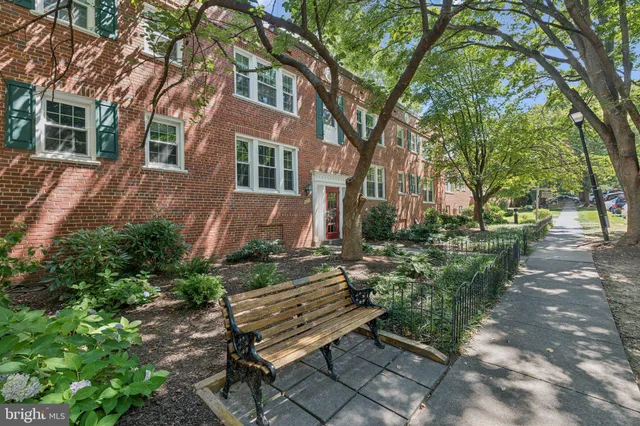 $399,000 | 1909 North Rhodes Street, Unit 30, Arlington, VA 22201
