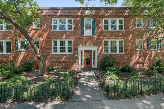 $399,000 | 1909 North Rhodes Street, Unit 30, Arlington, VA 22201