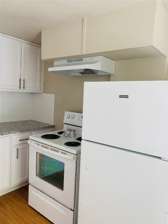 2304 South 1st Street, Unit C Austin, TX 78704 - Photo 5 of 26 a stove top oven sitting inside of a kitchen