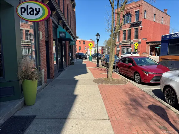 $2,600 | 167 Main Street, Unit 2, Beacon, NY 12508