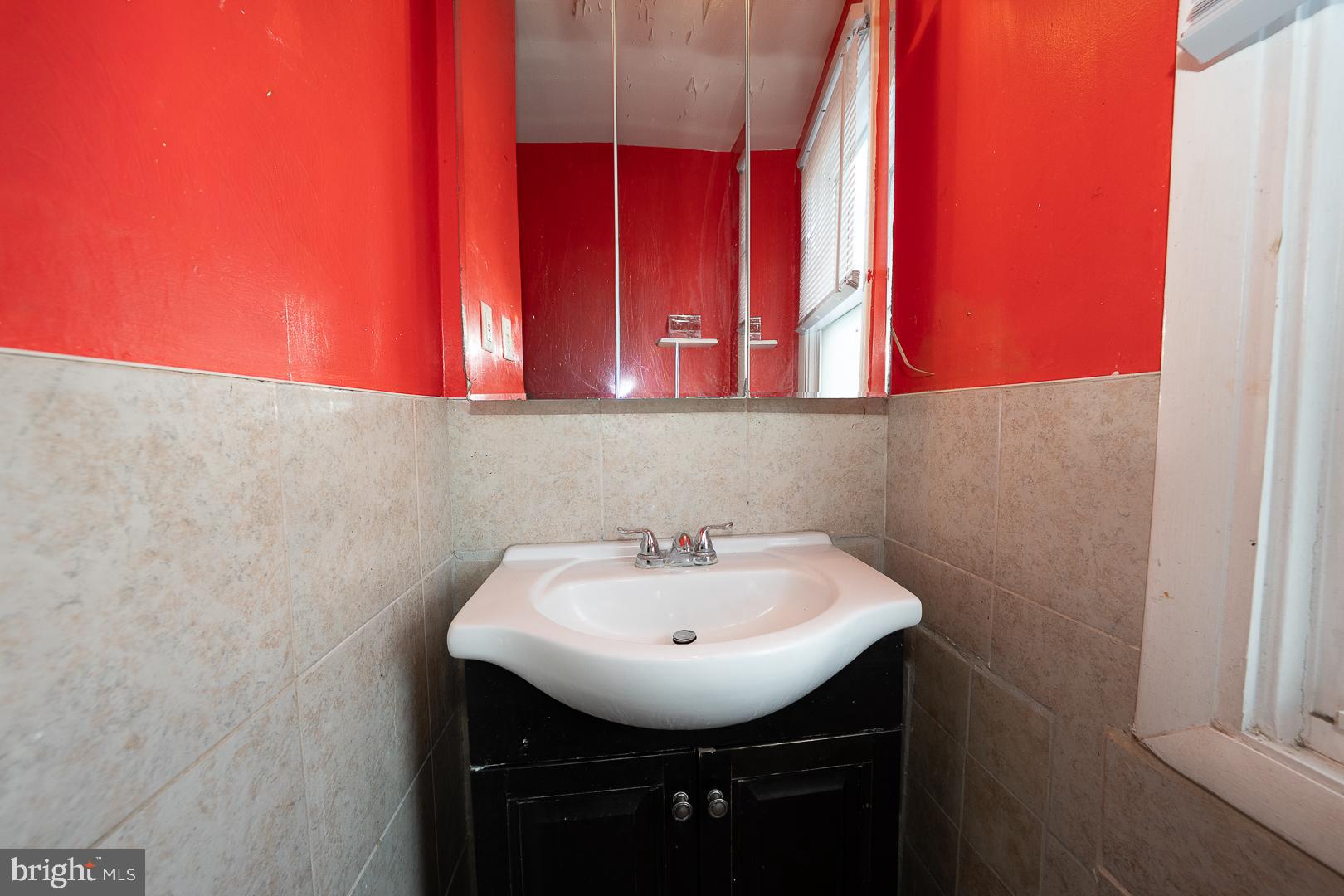 131 Westdale Road Upper Darby, PA 19082 - Photo 20 of 23 Full Bathroom