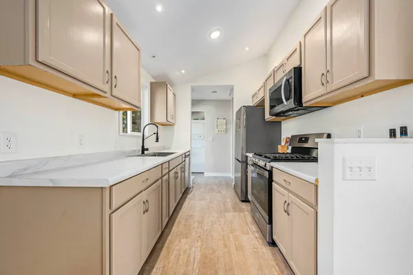 $374,900 | 60 Waldon Road, Clarkston, MI 48346