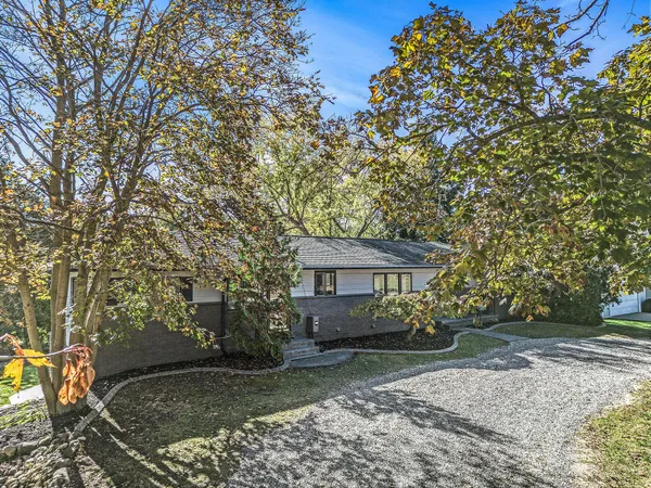 $374,900 | 60 Waldon Road, Clarkston, MI 48346