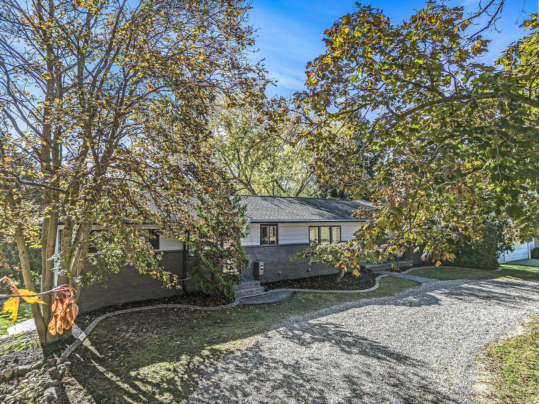 60 Waldon Road Clarkston, MI 48346 - Photo 3 of 49 046_file_410