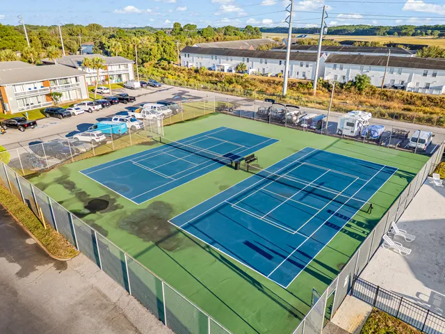 a view of a tennis court
