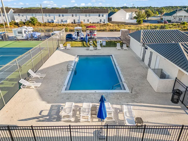 a view of a swimming pool with seating space