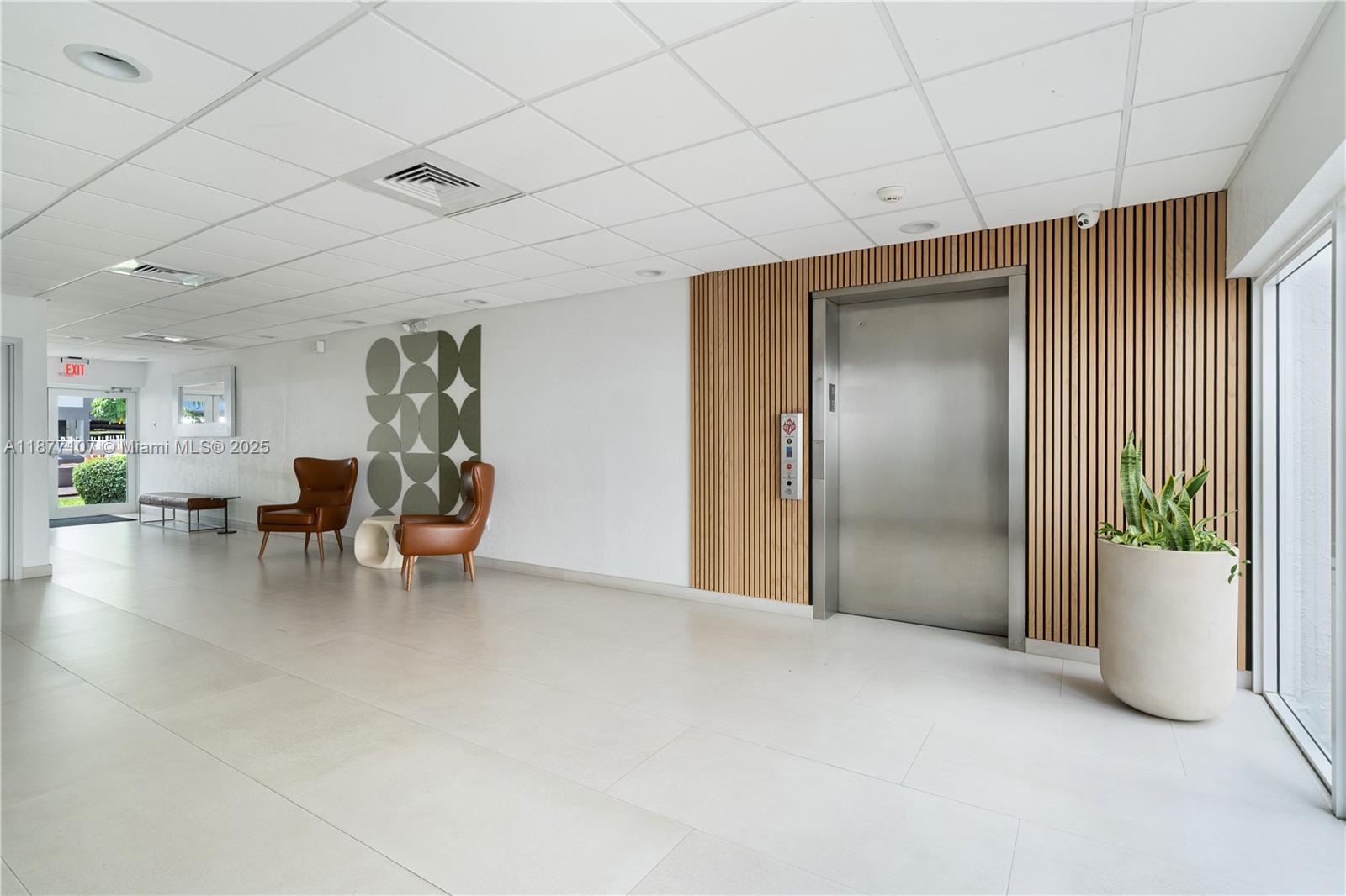 1665 Bay Road, Unit 521 Miami Beach, FL 33139 - Photo 2 of 25 an empty room with furniture and a potted plant