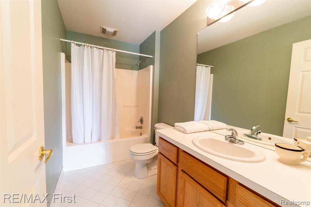 1676 Snowy Owl Court Rochester, MI 48307 - Photo 24 of 28 Gallery Image 24