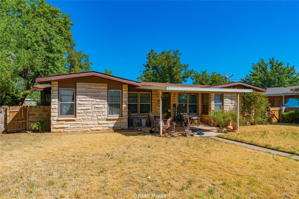 704 East Burnside Street Rotan, TX 79546 - Photo 25 of 31 a front view of house with yard and seating space