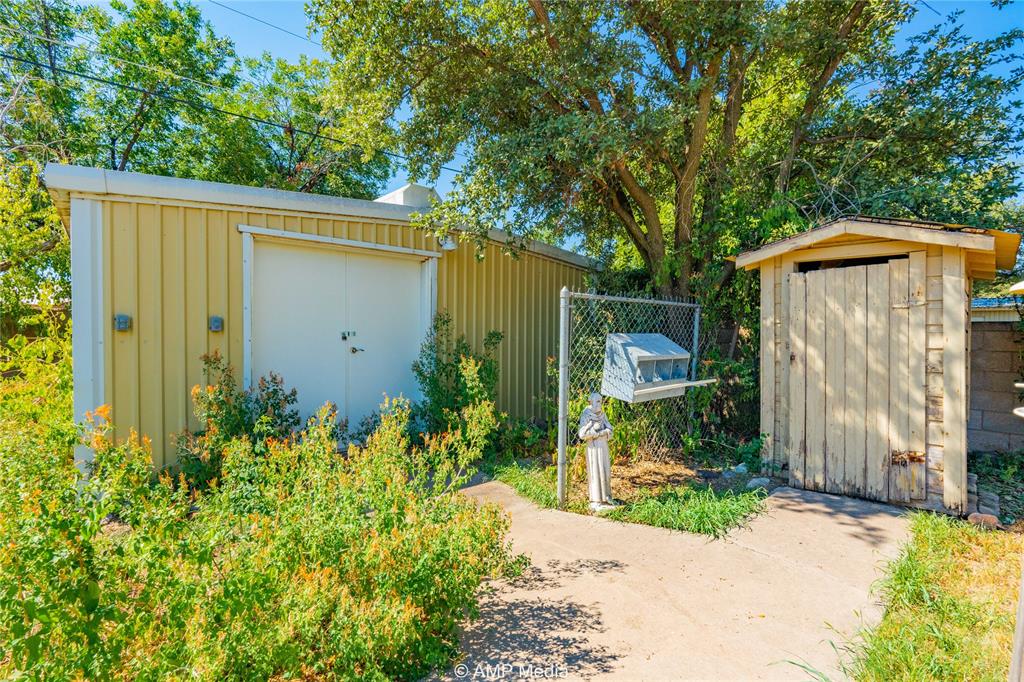704 East Burnside Street Rotan, TX 79546 - Photo 30 of 31 a view of a garden