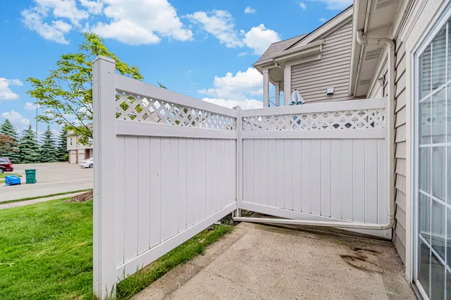 $1,750 | 8104 Addington Drive, Walled Lake, MI 48390