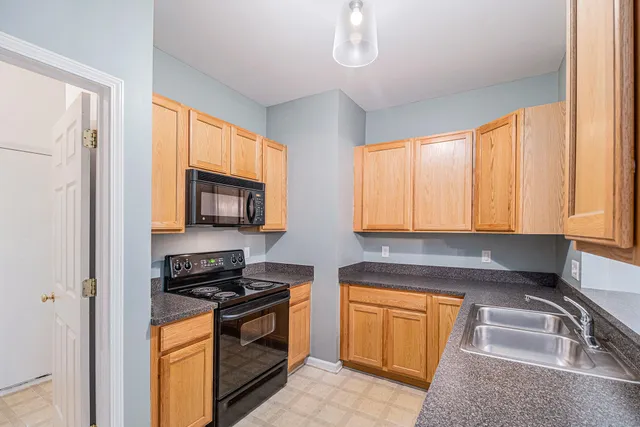 $1,750 | 8104 Addington Drive, Walled Lake, MI 48390