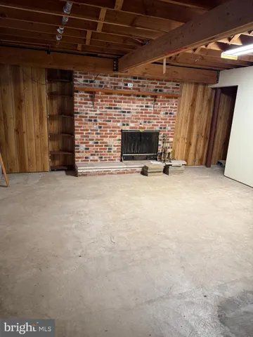 a view of a house with backyard and porch