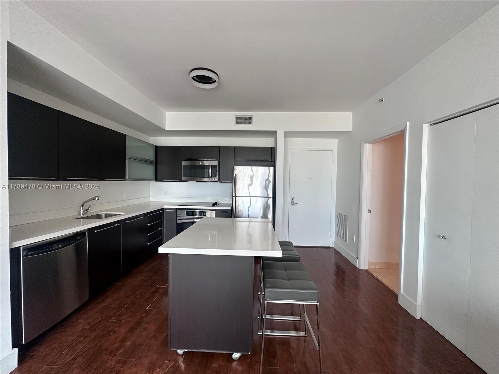 90 Southwest 3rd Street, Unit 2010 Miami, FL 33130 - Photo 1 of 22 Gallery Image 1