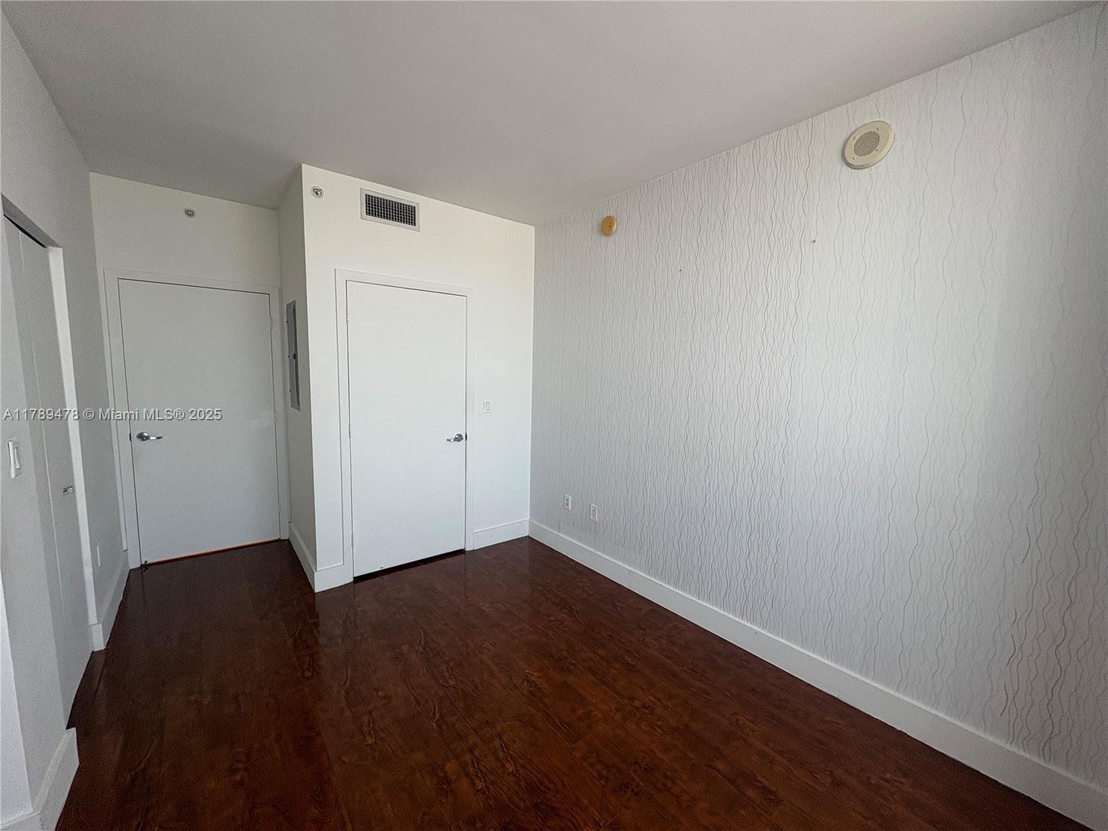 90 Southwest 3rd Street, Unit 2010 Miami, FL 33130 - Photo 6 of 22 Gallery Image 6