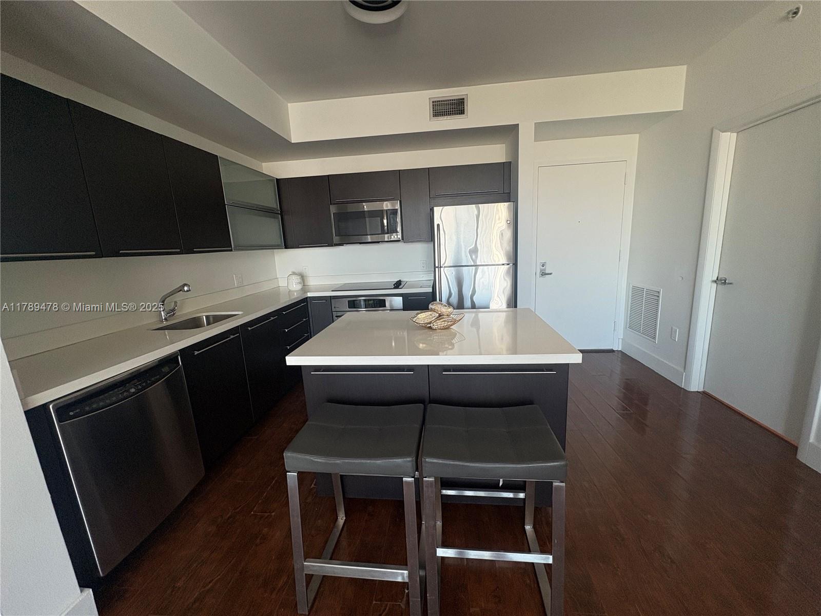 90 Southwest 3rd Street, Unit 2010 Miami, FL 33130 - Photo 7 of 22 Gallery Image 7