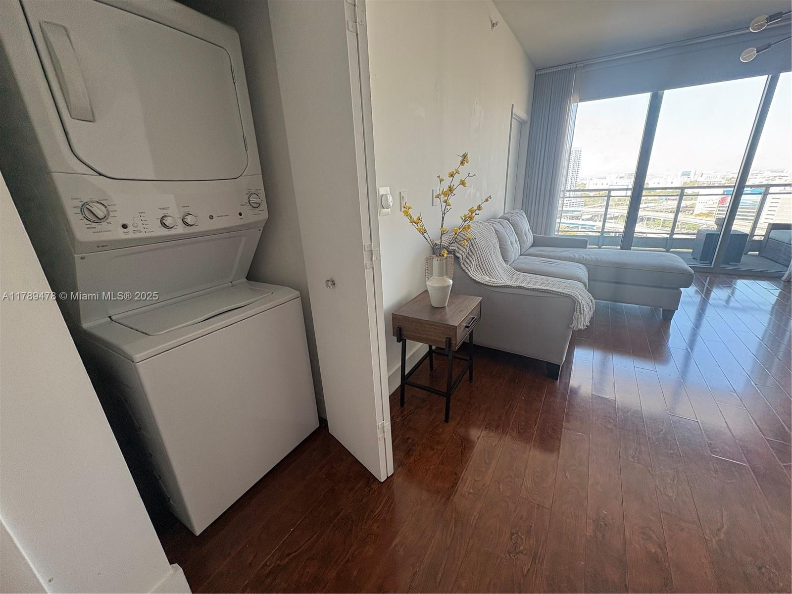 90 Southwest 3rd Street, Unit 2010 Miami, FL 33130 - Photo 9 of 22 Gallery Image 9