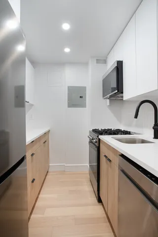 $549,000 | 200 East 27th Street, Unit 9A | Kips Bay