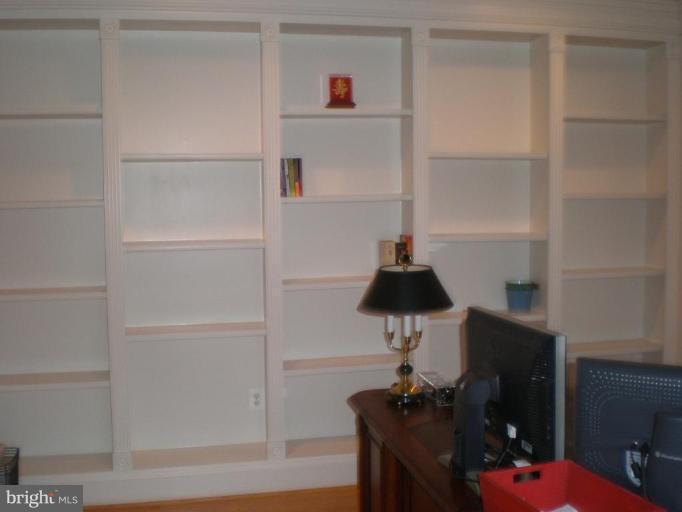 18603 Thundercloud Road Boyds, MD 20841 - Photo 3 of 30 Built in bookcases