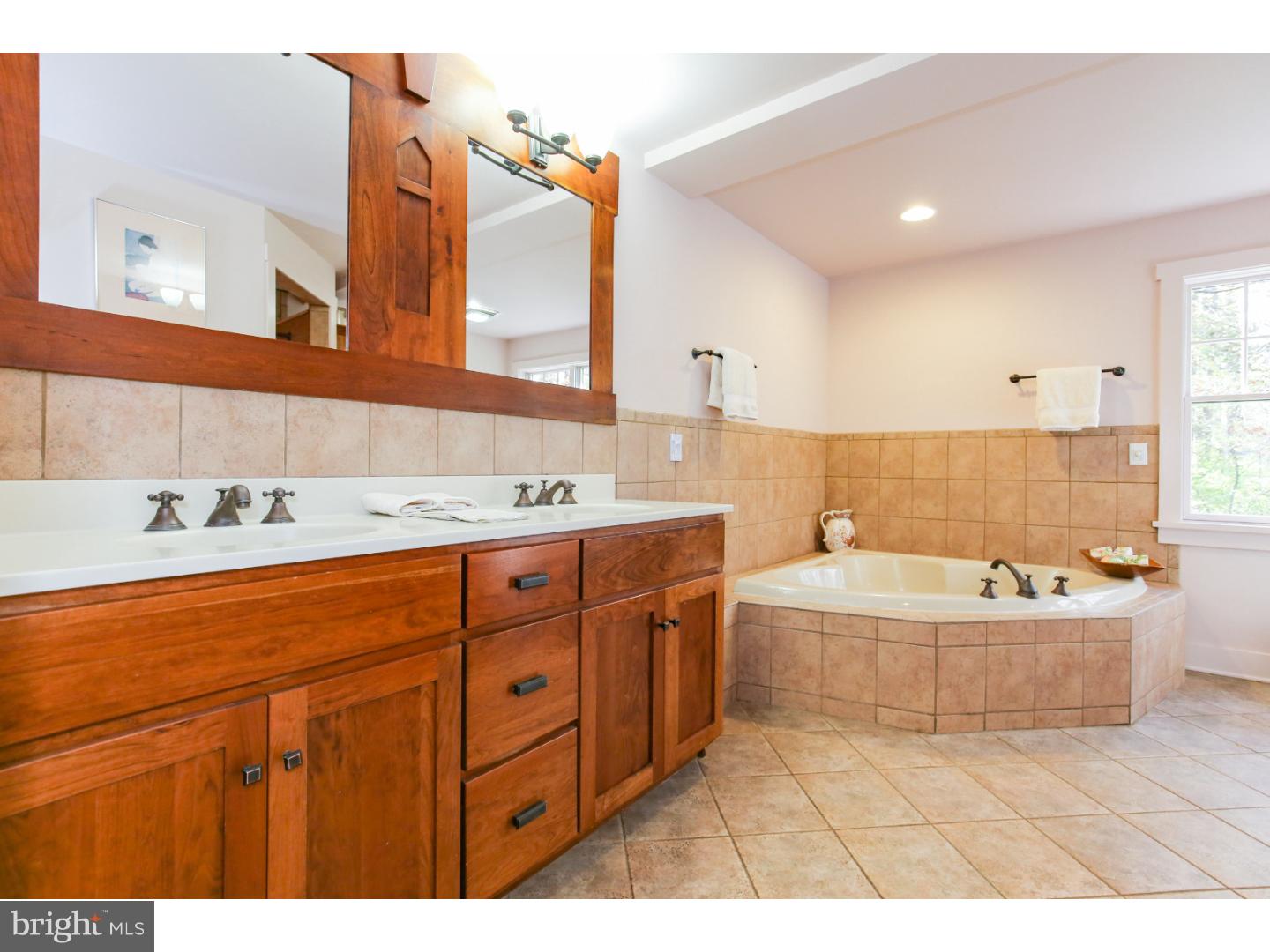 6 Great Circle Road Newark, DE 19711 - Photo 14 of 25 Master Bathroom