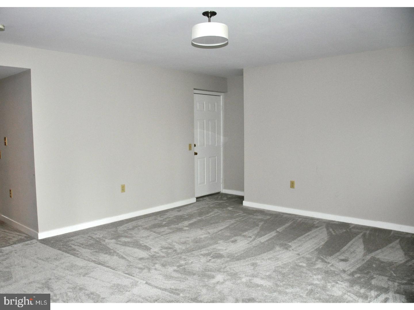 8102 Westview Road Wilmington, DE 19802 - Photo 8 of 19 Great Room