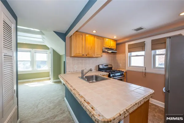 $2,400 | 41 Beekman Street, Unit 3 SECOND, Bloomfield, NJ 07003