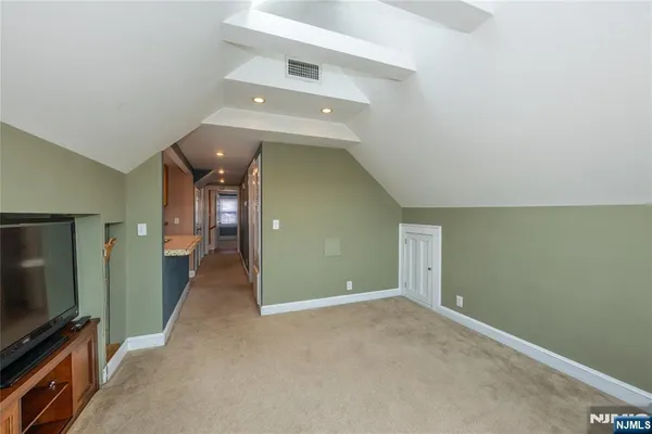 $2,400 | 41 Beekman Street, Unit 3 SECOND, Bloomfield, NJ 07003