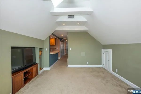 $2,400 | 41 Beekman Street, Unit 3 SECOND, Bloomfield, NJ 07003