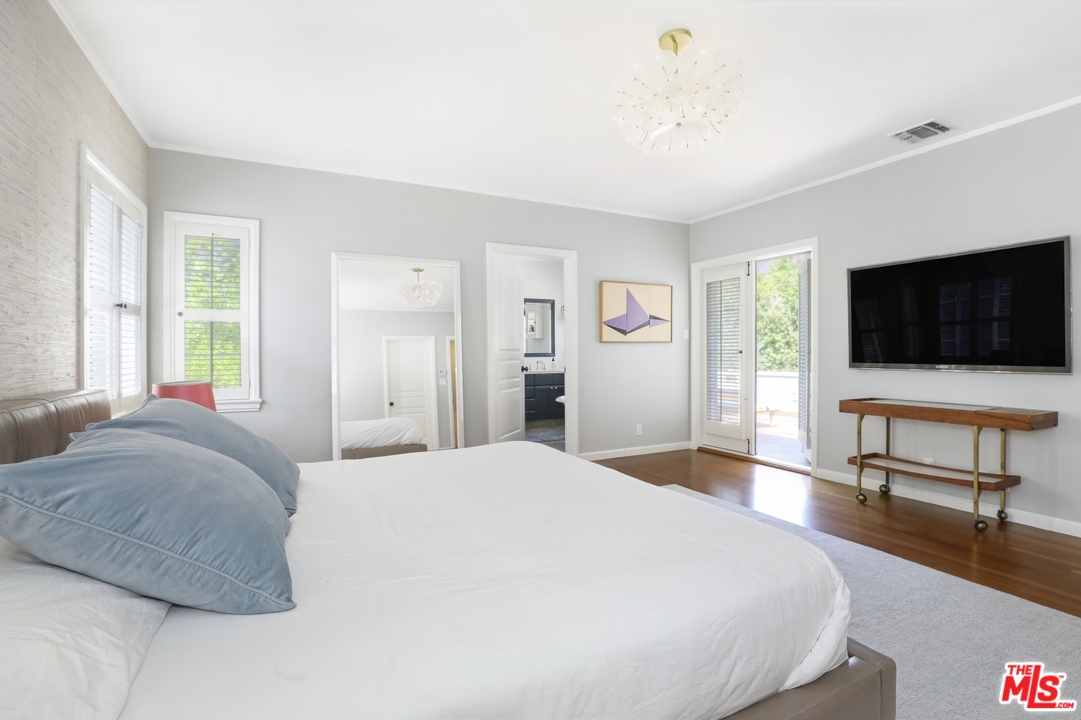 2530 North Commonwealth Avenue Los Angeles, CA 90027 - Photo 23 of 37 Gallery Image 23
