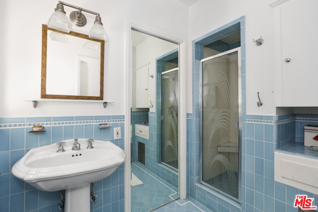 2530 North Commonwealth Avenue Los Angeles, CA 90027 - Photo 27 of 37 Gallery Image 27
