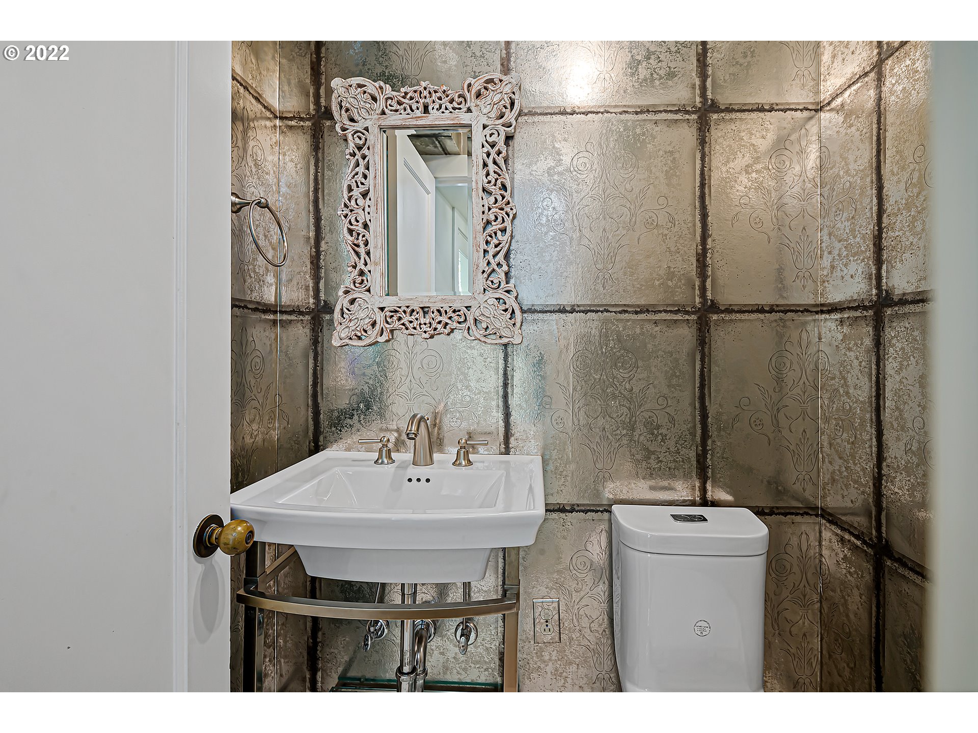 2028 South Greenwood Road Portland, OR 97219 - Photo 16 of 29 Gallery Image 16