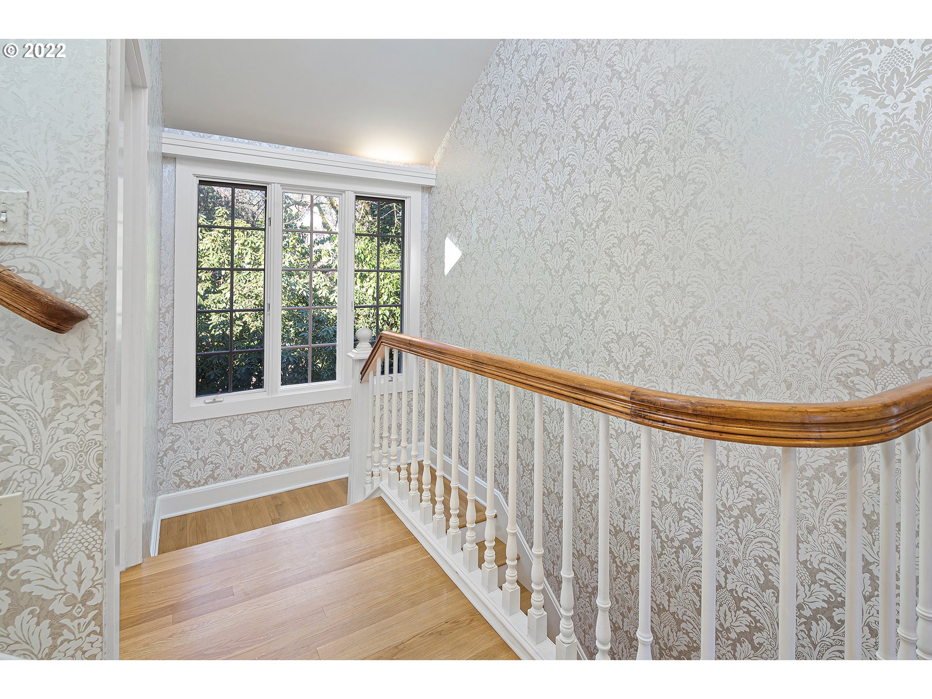 2028 South Greenwood Road Portland, OR 97219 - Photo 17 of 29 Gallery Image 17