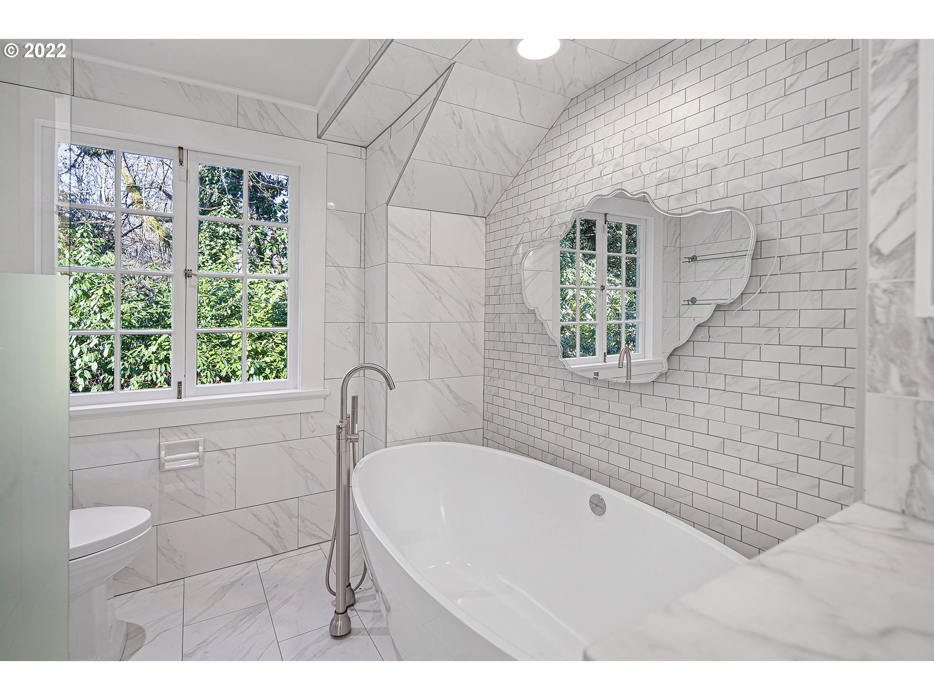 2028 South Greenwood Road Portland, OR 97219 - Photo 20 of 29 Gallery Image 20