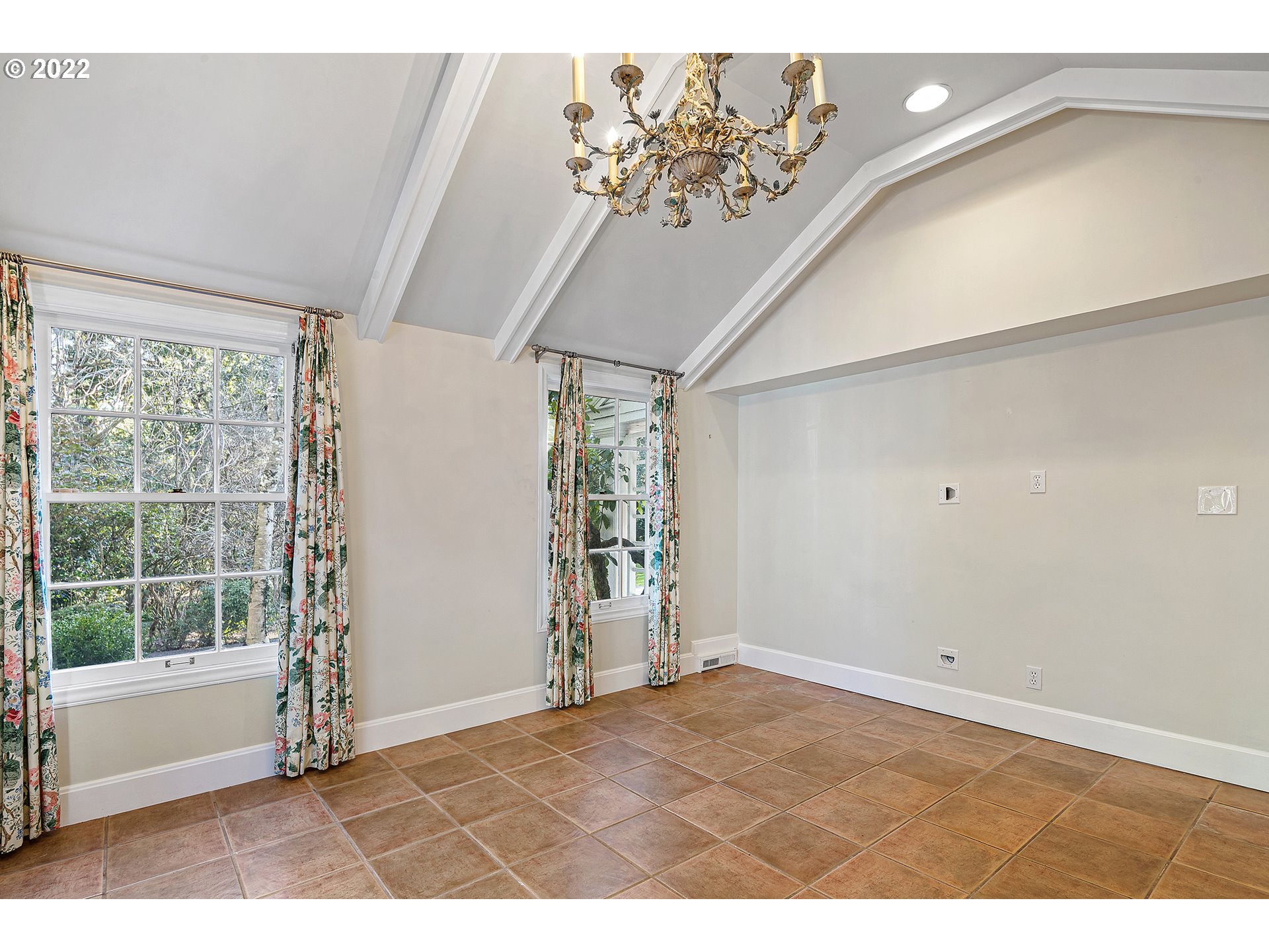 2028 South Greenwood Road Portland, OR 97219 - Photo 26 of 29 Gallery Image 26